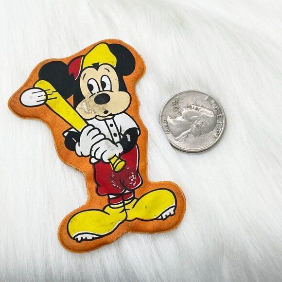 🔮 5/$25 Vintage 1970s‎ Mickey Mouse Baseball Puffy Magnet - Picture 2 of 3